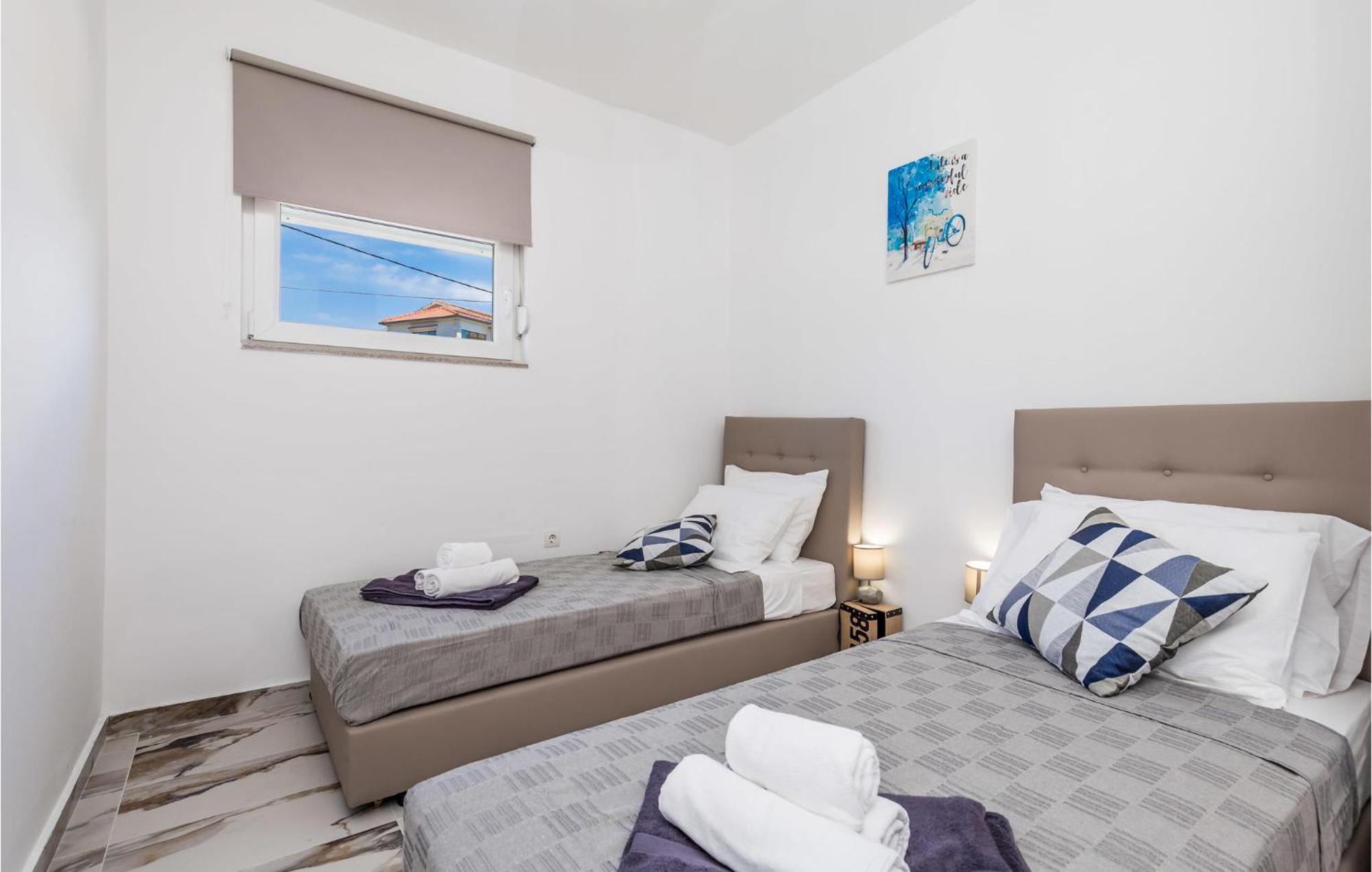 2 Bedroom Amazing Apartment In Fiume Kültér fotó