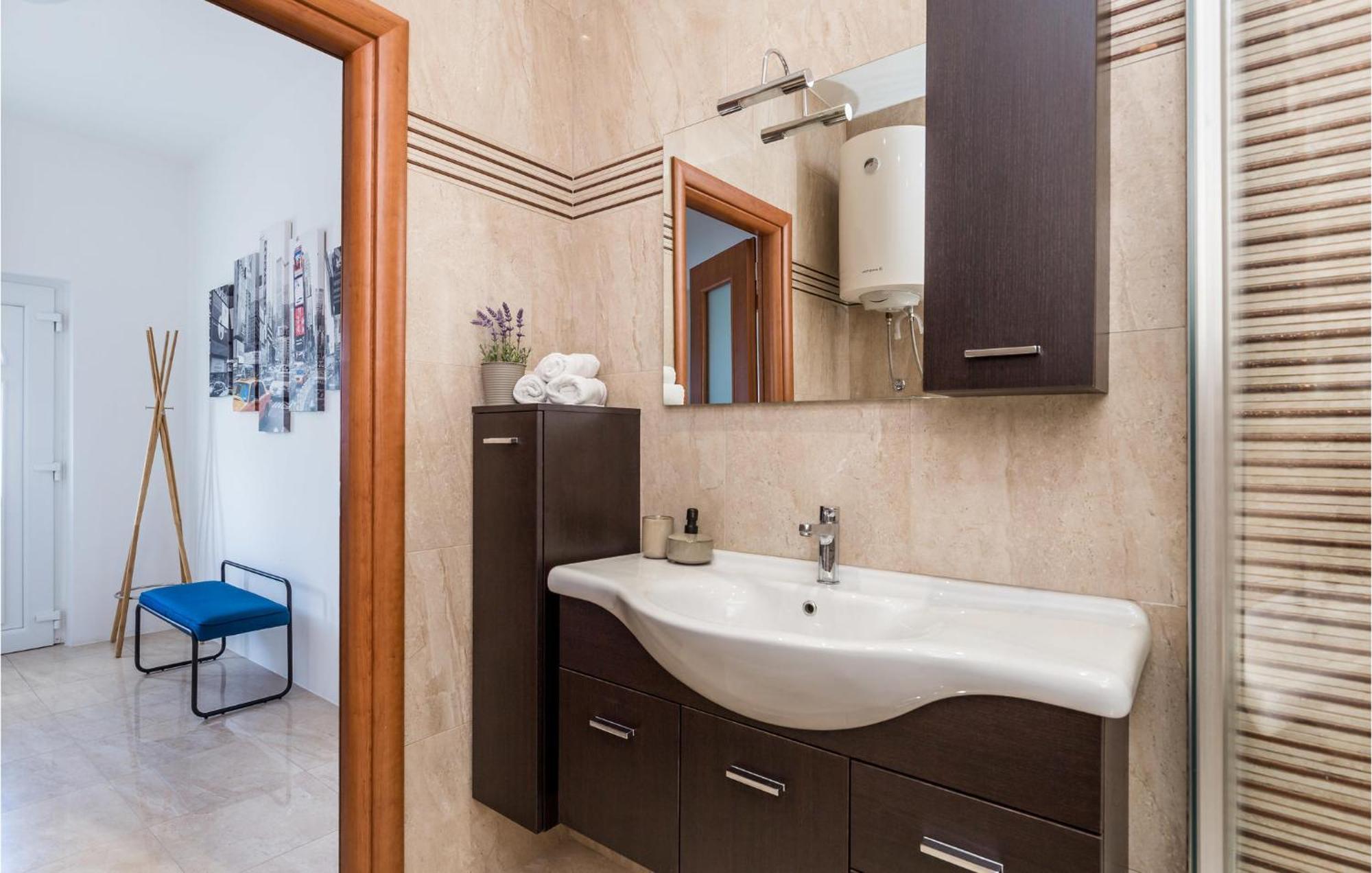 2 Bedroom Amazing Apartment In Fiume Kültér fotó